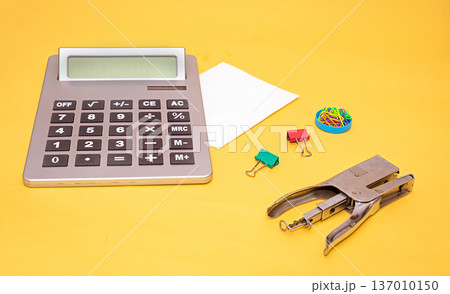 Electric calculator with metal stapler Electric calculator with metal stapler 137010150