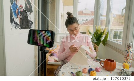 Young lady demonstrates her artistic abilities via tutorials Young lady demonstrates her artistic abilities via tutorials 137010375