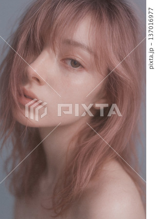 若い女性のビューティーイメージ 若い女性のビューティーイメージ 137016977