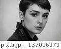 黒髪ショートの女性 137016979