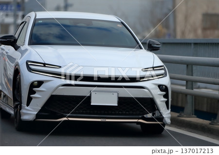 白い国産スポーツカー 137017213