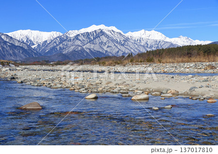信濃大町山岳展望 冬の北アルプス後立山連峰 信濃大町山岳展望 冬の北アルプス後立山連峰 137017810