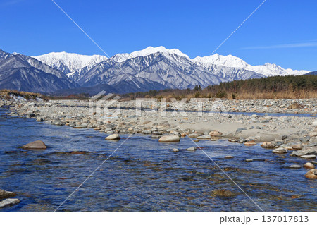 信濃大町山岳展望　冬の北アルプス後立山連峰 137017813