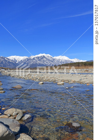 信濃大町山岳展望　冬の北アルプス後立山連峰 137017817