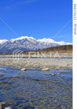 信濃大町山岳展望 冬の北アルプス後立山連峰 信濃大町山岳展望 冬の北アルプス後立山連峰 137017846