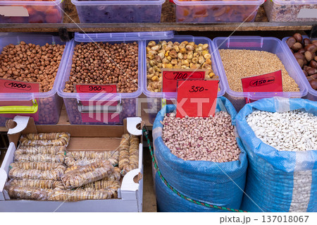 Beans and other food sold on market 137018067