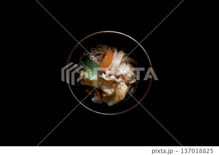 肉じゃがの食品サンプルのフラットレイ写真 137018825