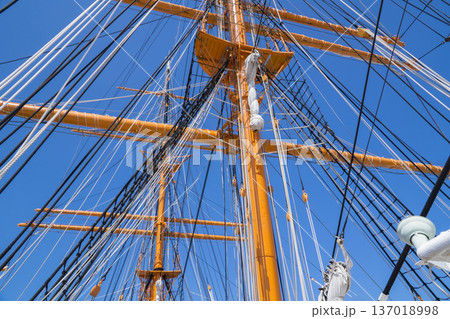 帆船のマスト 137018998