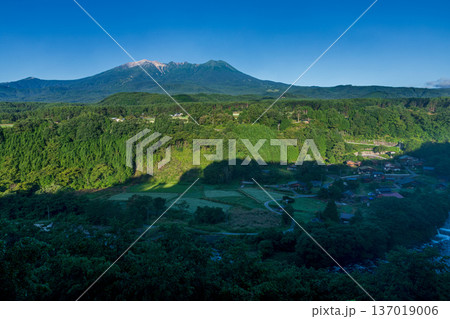 盛夏の御嶽山　長野県 木曽町 開田高原から 137019006
