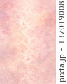 桜の水彩風背景素材 和紙テクスチャ 春の淡いピンク 幻想的 縦 137019008