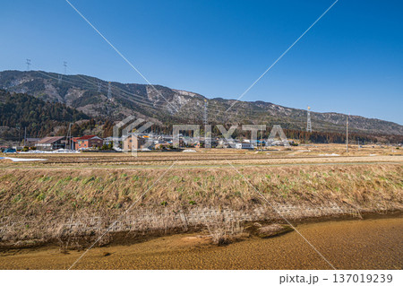 奥琵琶湖を流れる清流 大浦川 滋賀県長浜市永原 奥琵琶湖を流れる清流 大浦川 滋賀県長浜市永原 137019239