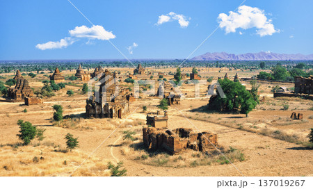 ミャンマーのオールドバガン遺跡の絶景 137019267