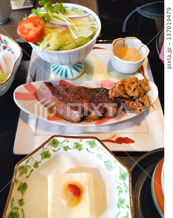 色とりどりの和食膳 137019479