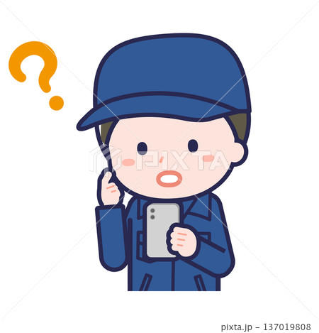 スマートフォンを使う「消防団員」の男性 137019808