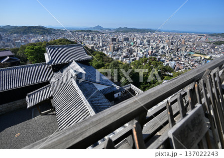 伊予国 「松山城」国宝現存天守閣と櫓群の様子 伊予国 「松山城」国宝現存天守閣と櫓群の様子 137022243