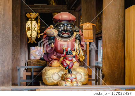 神社にある存在感抜群の大黒天 137022457