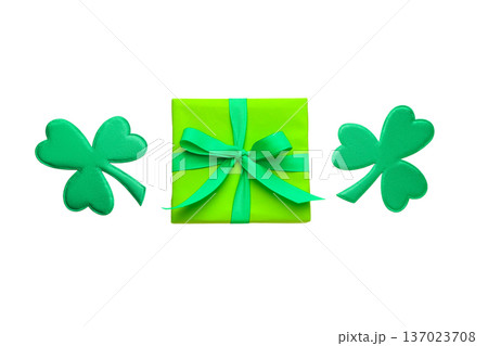 Green gift box with ribbon and shamrocks, isolated, PNG 137023708