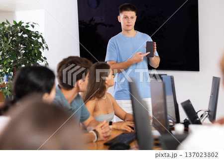 student showcased high level of public speaking skills. 137023802