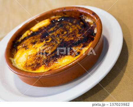 Crema catalana - dessert of Catalonia 137023982