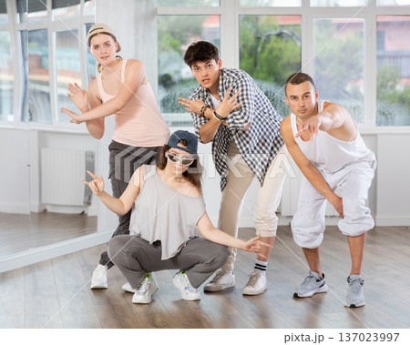 Women and men improvise, move on whim, and perform voluntary movements hip hop dance 137023997