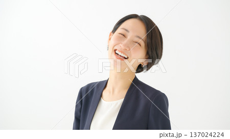 ビジネス 女性 ビジネス 女性 137024224