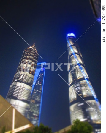 中国 上海 3タワー 夜景 ジオラマ風 中国 上海 3タワー 夜景 ジオラマ風 137024499