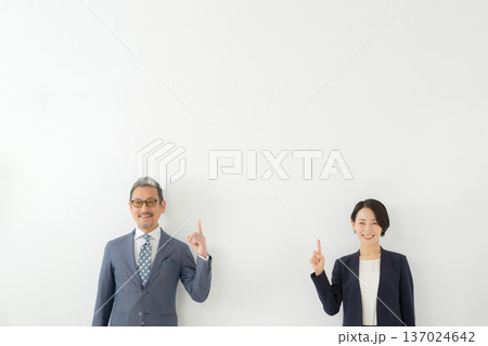 ビジネス 男女 ビジネス 男女 137024642