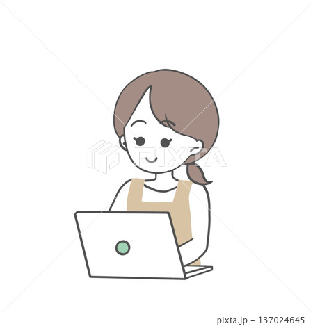 笑顔でパソコン操作するエプロン姿の女性 笑顔でパソコン操作するエプロン姿の女性 137024645