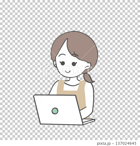 笑顔でパソコン操作するエプロン姿の女性 笑顔でパソコン操作するエプロン姿の女性 137024645