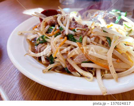 中華料理 レバニラ炒め 137024817