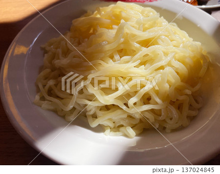 担々麺のつけめん ピリ辛ゴマスープの中華麺 137024845