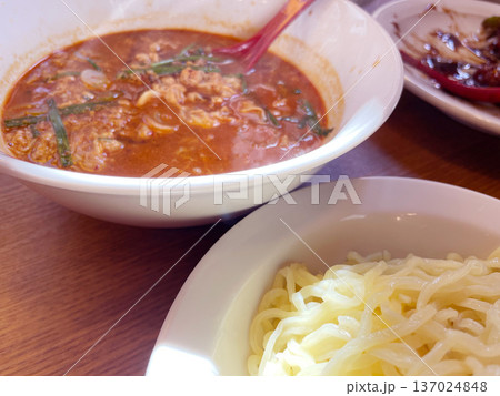 担々麺のつけめん ピリ辛ゴマスープの中華麺 担々麺のつけめん ピリ辛ゴマスープの中華麺 137024848