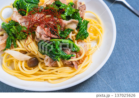 菜の花と豚肉の和風パスタ 137025626