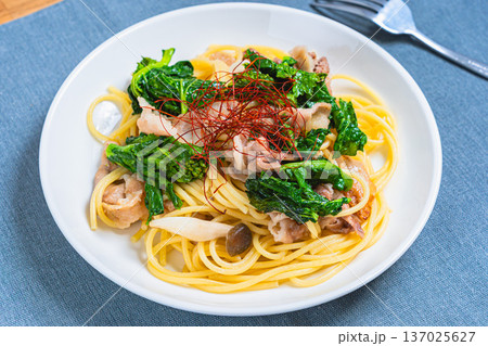 菜の花と豚肉の和風パスタ 137025627