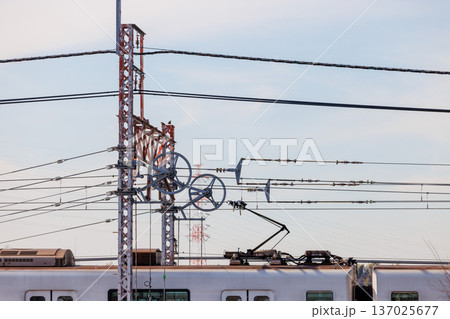 電車のパンタグラフと架線の張力調整装置(テンションバランサー) 電車のパンタグラフと架線の張力調整装置(テンションバランサー) 137025677