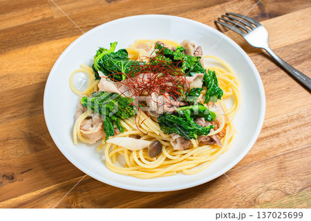 菜の花と豚肉の和風パスタ 菜の花と豚肉の和風パスタ 137025699