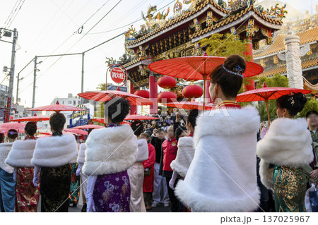 横浜中華街 関帝廟通り 春節祭 祝賀パレードの風景 横浜中華街 関帝廟通り 春節祭 祝賀パレードの風景 137025967