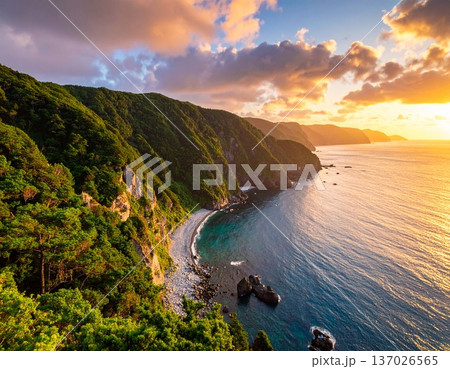【AI生成画像】日本の自然美 知床半島の穏やかな夕暮れの時 137026565