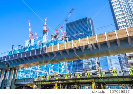 日本の東京都市景観新風景。TOKYO TORCH 大手町に巨大クレーン群。驚愕の建設スピード 日本の東京都市景観新風景。TOKYO TORCH 大手町に巨大クレーン群。驚愕の建設スピード 137026837