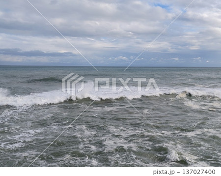 Open waters under cloudy sky evoke tranquility, Expansive ocean view with gentle waves and soothing light Open waters under cloudy sky evoke tranquility, Expansive ocean view with gentle waves and soothing light 137027400