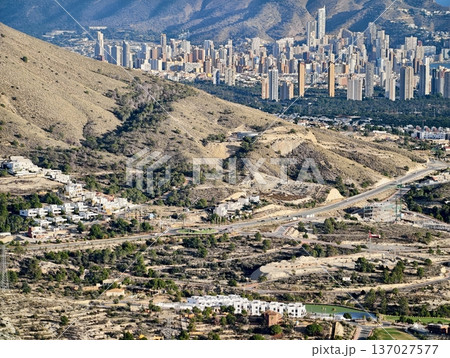 Comprehensive visual representation of urban fringe environments and surrounding residential districts 137027577