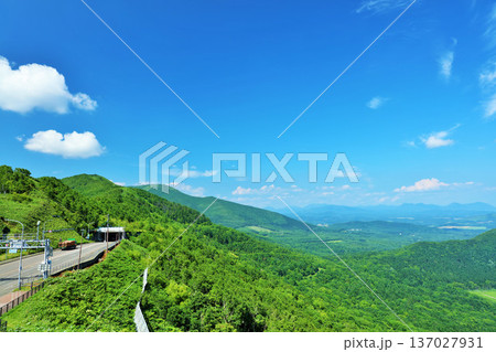 北海道 夏の青空と狩勝峠からの風景 北海道 夏の青空と狩勝峠からの風景 137027931