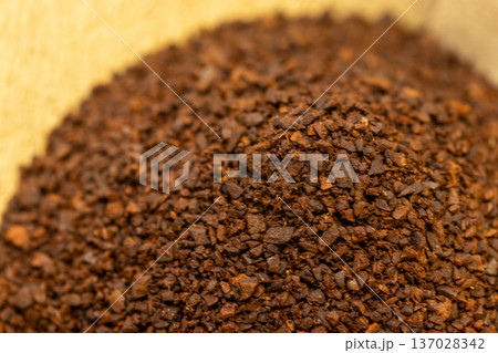コーヒーの粉 137028342