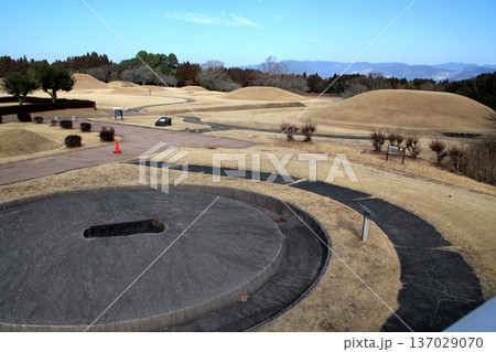 熊本県山鹿市　国指定史跡の岩原古墳群の風景 137029070
