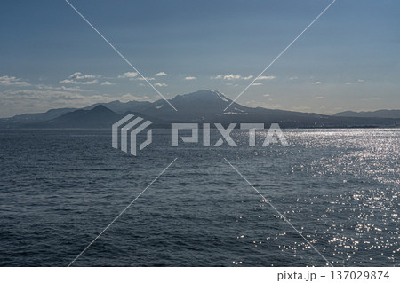 海に浮かぶ大山　鳥取県 137029874