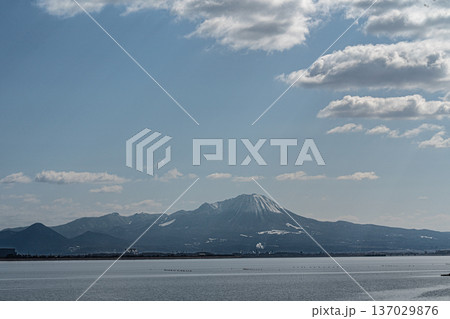 海に浮かぶ大山 鳥取県 海に浮かぶ大山 鳥取県 137029876