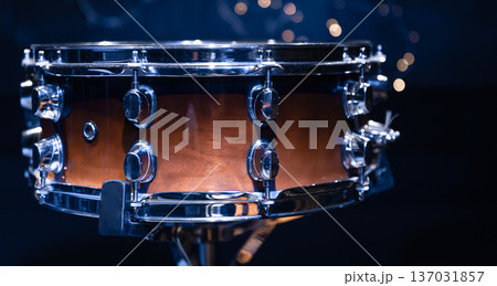 Close-up, snare drum on a blurred background with bokeh lights. 137031857