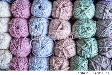 Colorful balls of wool on wooden table. Variety of yarn balls, view from above. 137031964