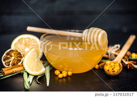 composition of honey with lemon 137032017