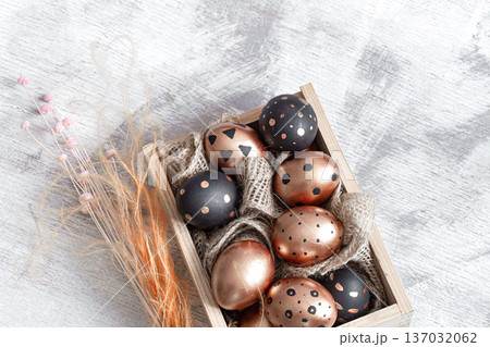 Composition with Easter eggs painted in gold and black. 137032062
